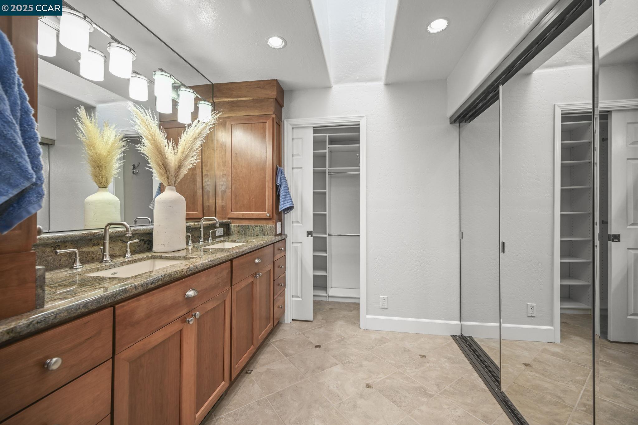 34 Willowview Ct