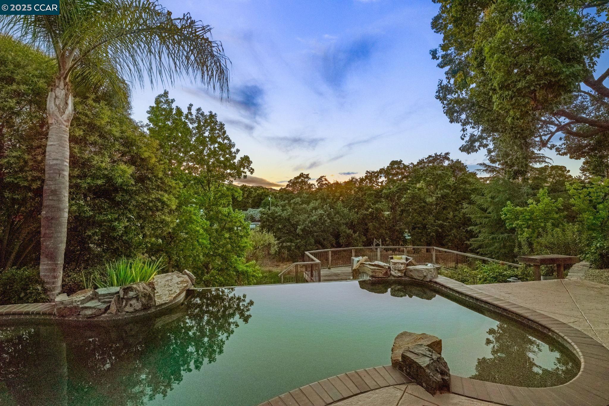 34 Willowview Ct