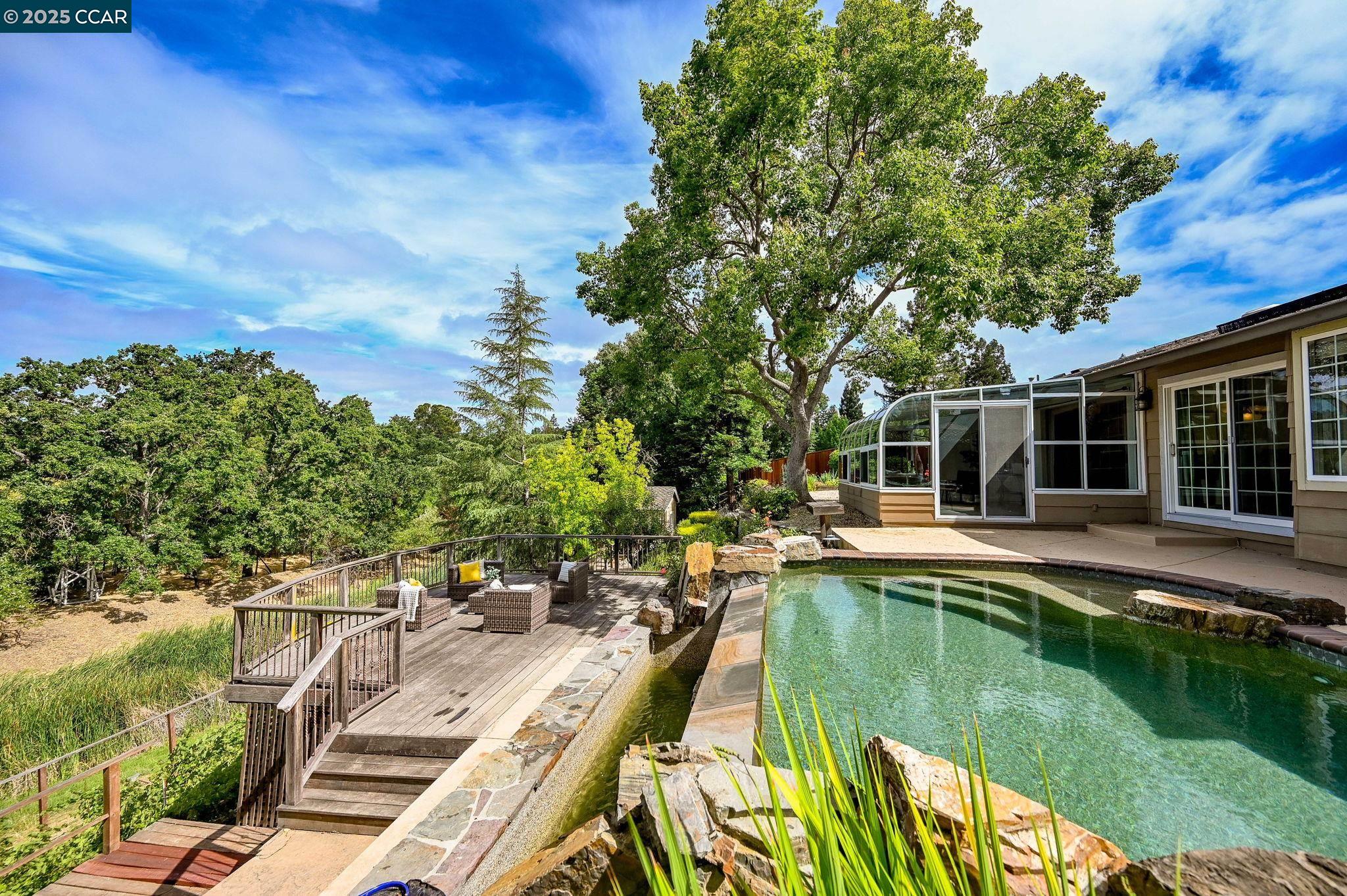 34 Willowview Ct