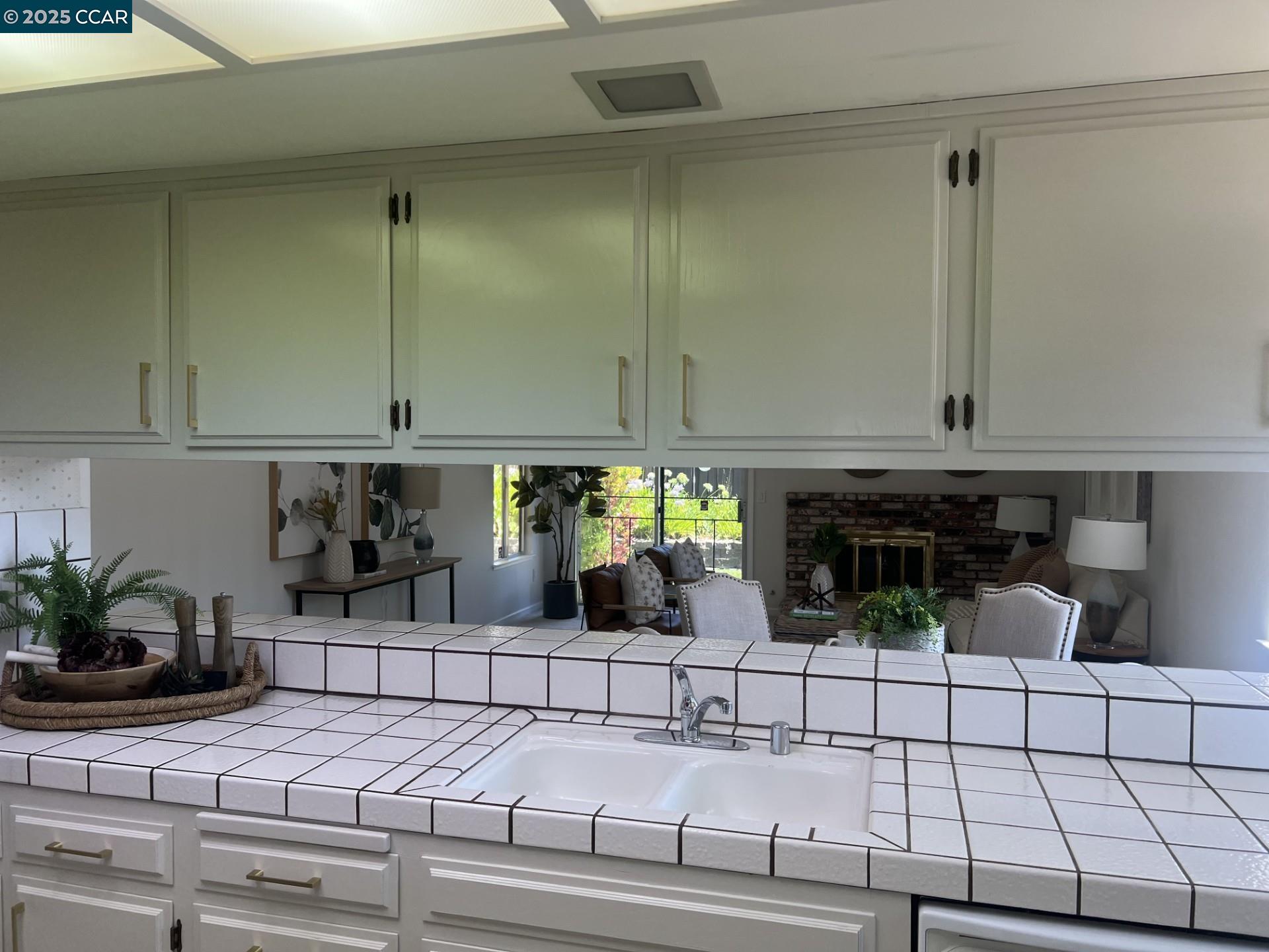5040 Murchio Dr