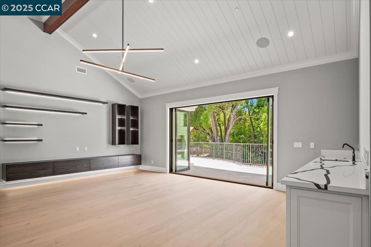 74 Middlefield Rd