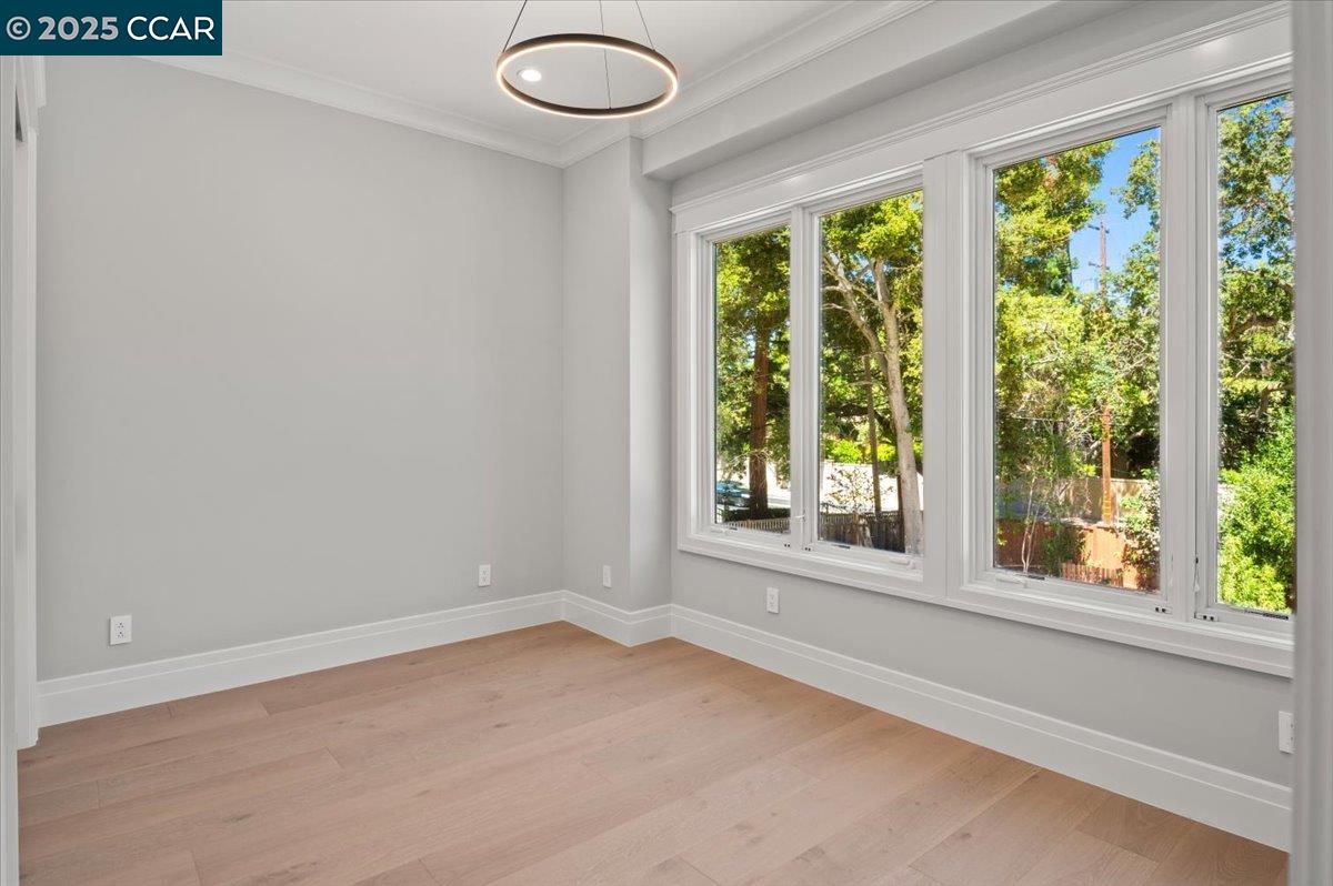 74 Middlefield Rd