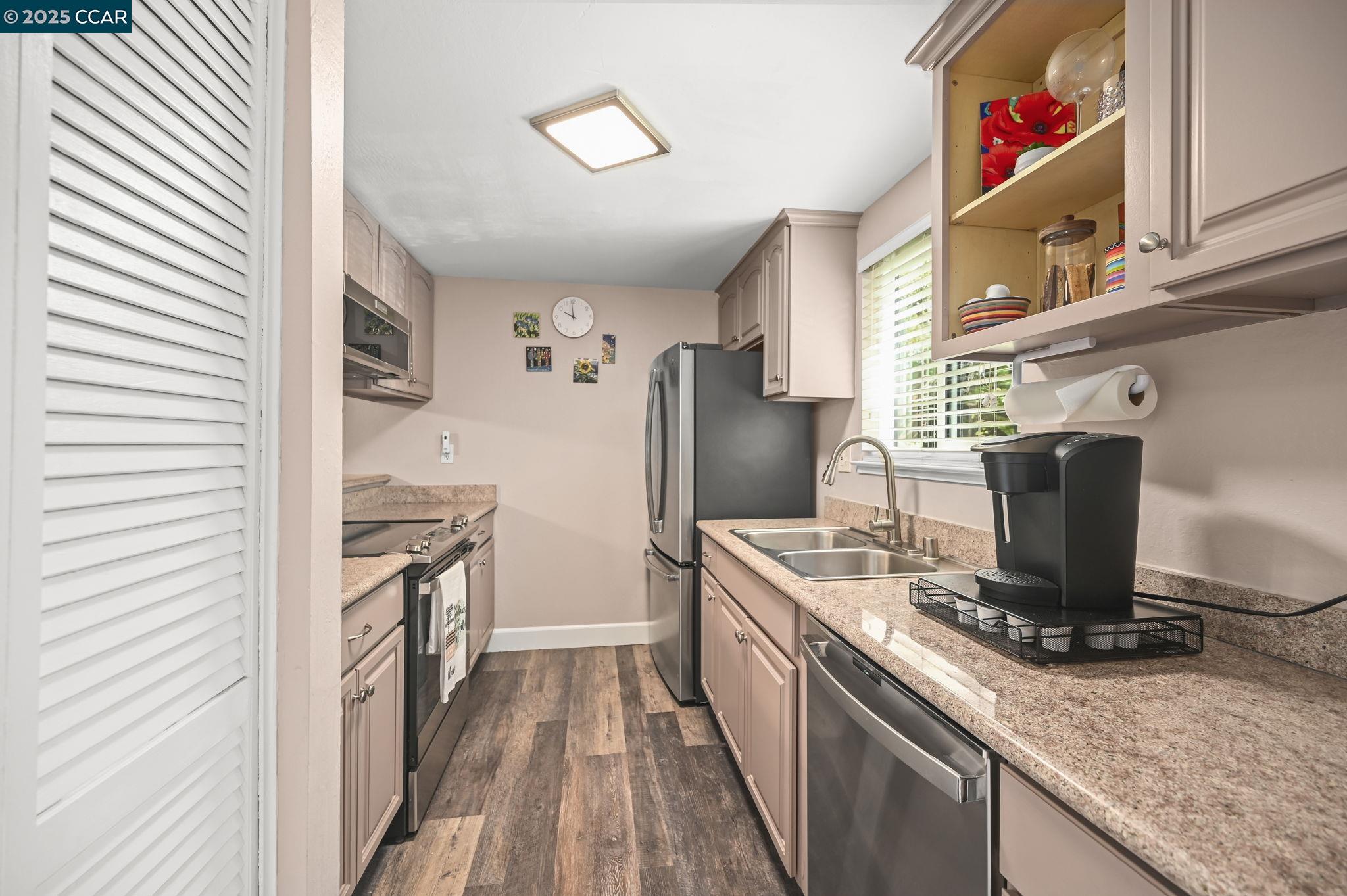 8112 Camelback Pl