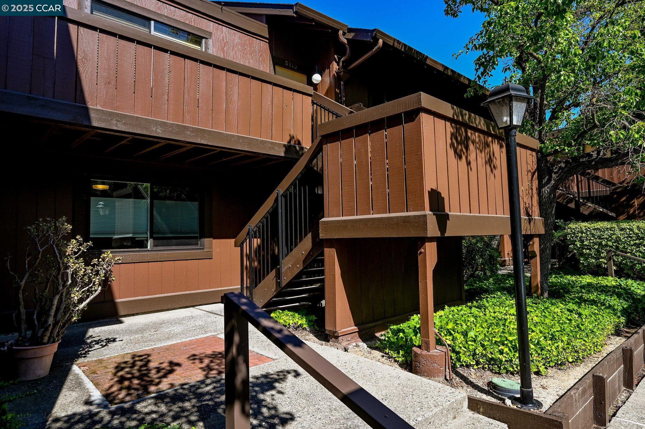 8112 Camelback Pl
