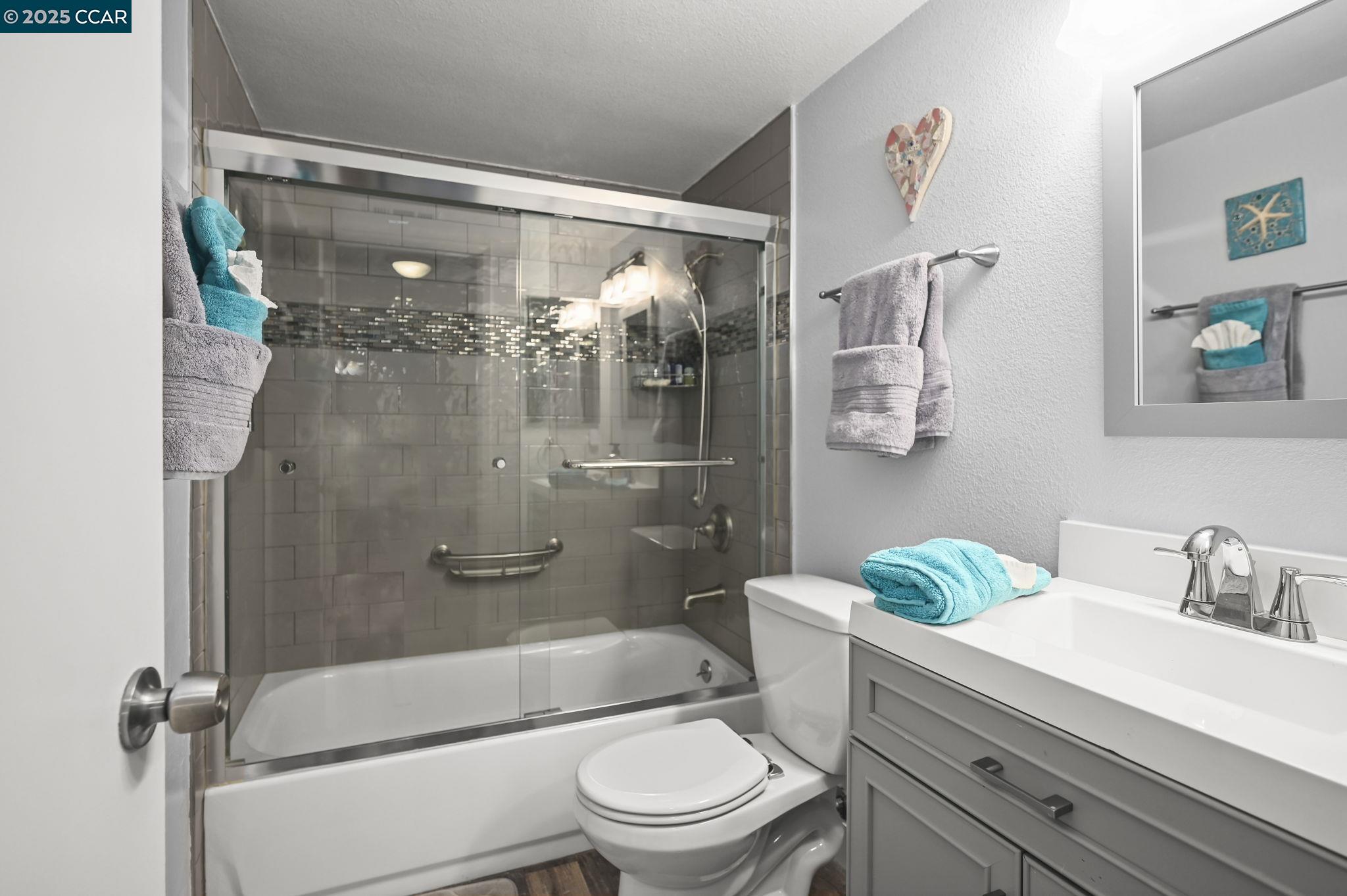 8112 Camelback Pl