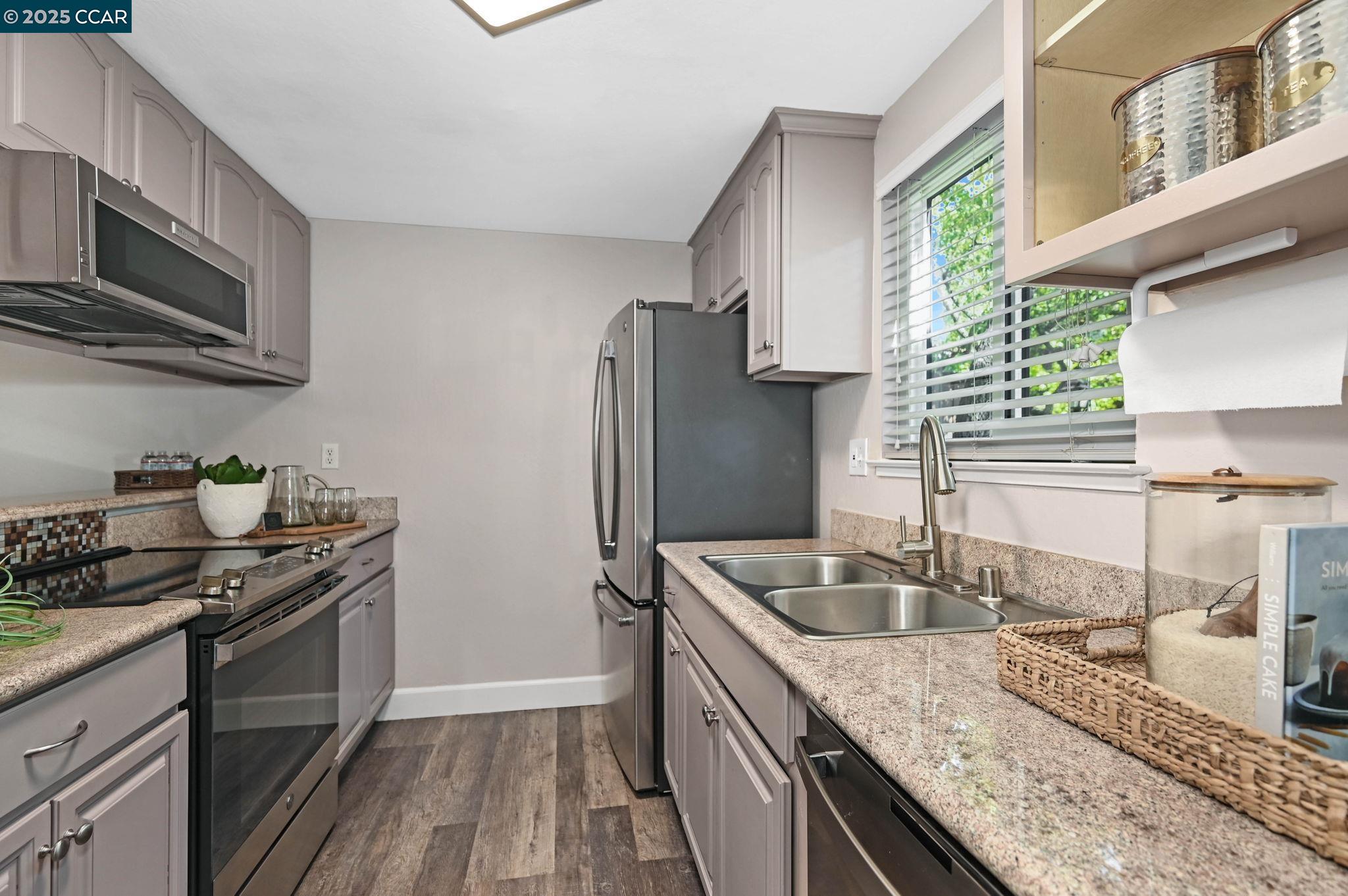 8112 Camelback Pl