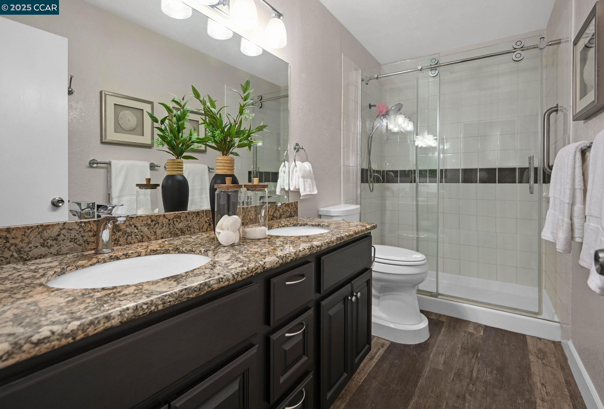 8112 Camelback Pl