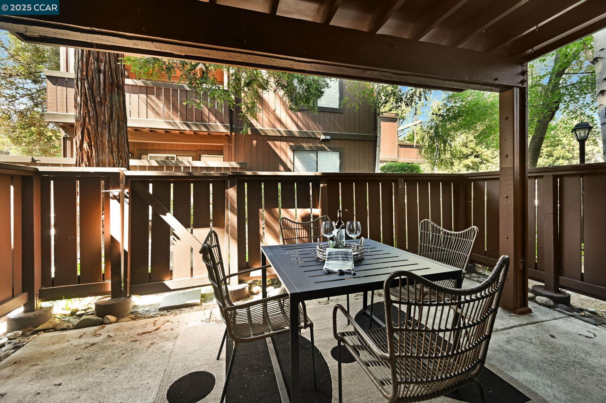 8112 Camelback Pl