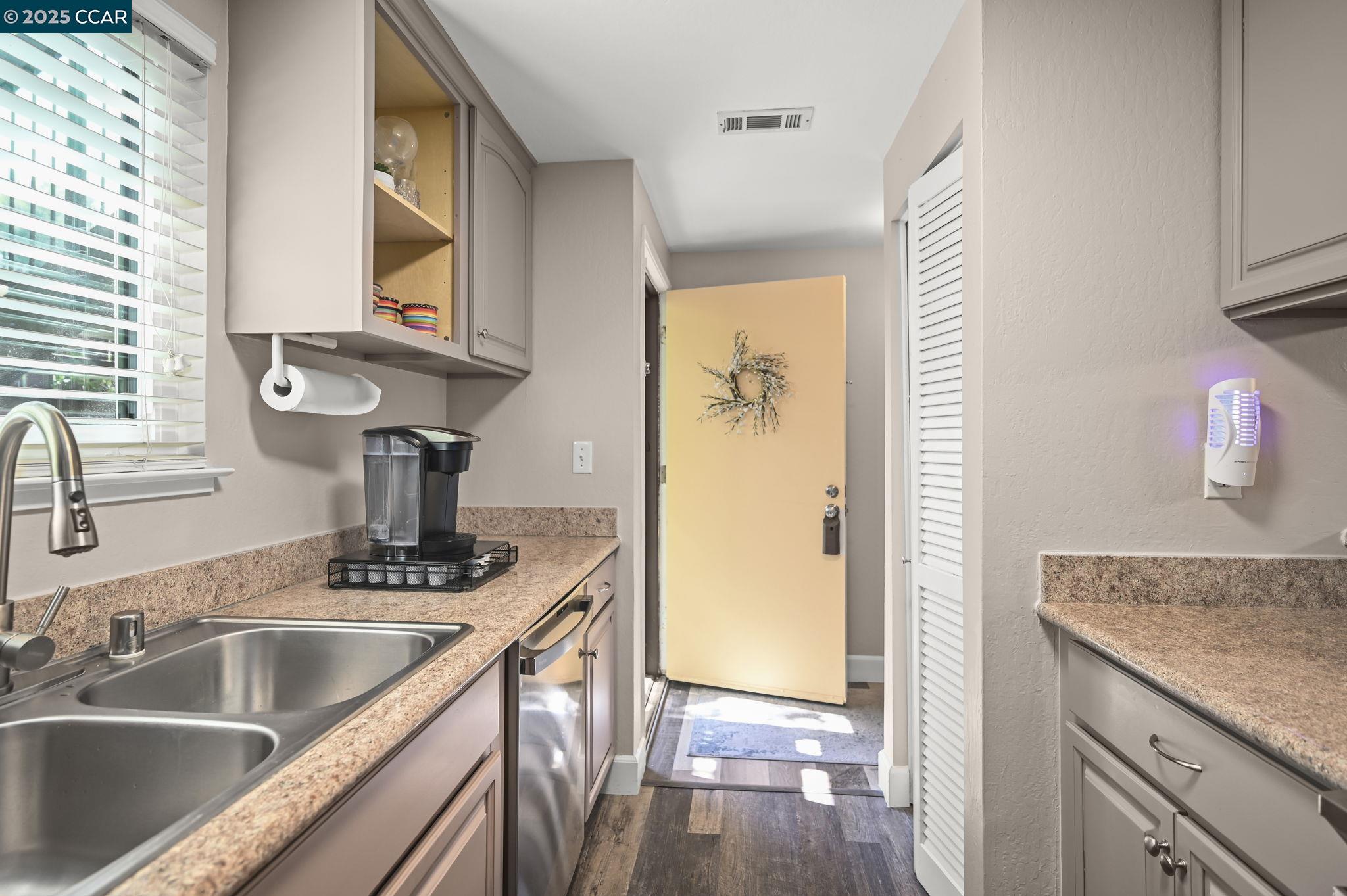 8112 Camelback Pl