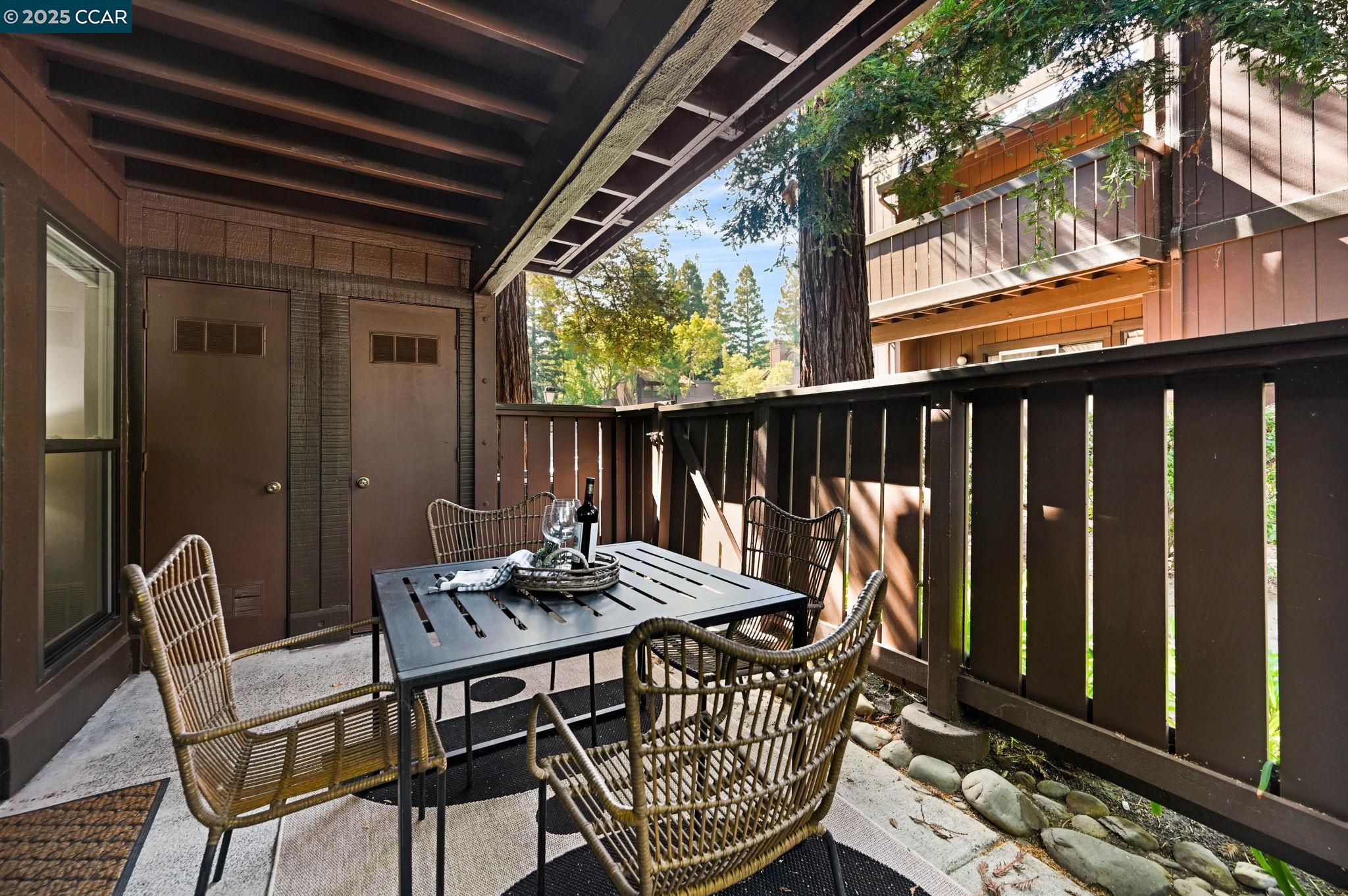 8112 Camelback Pl