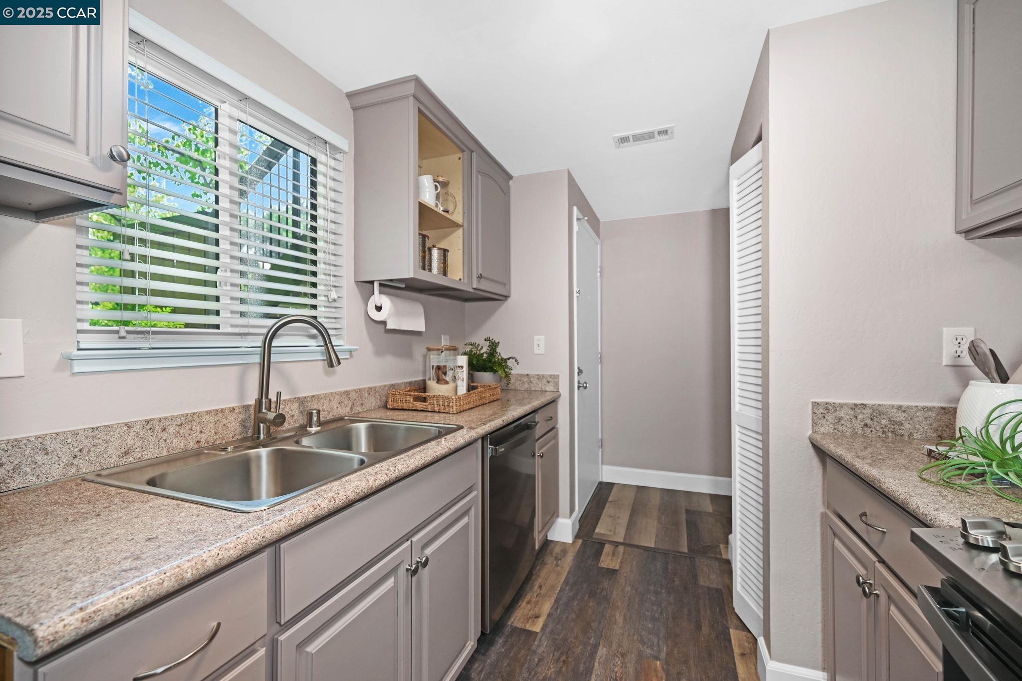8112 Camelback Pl