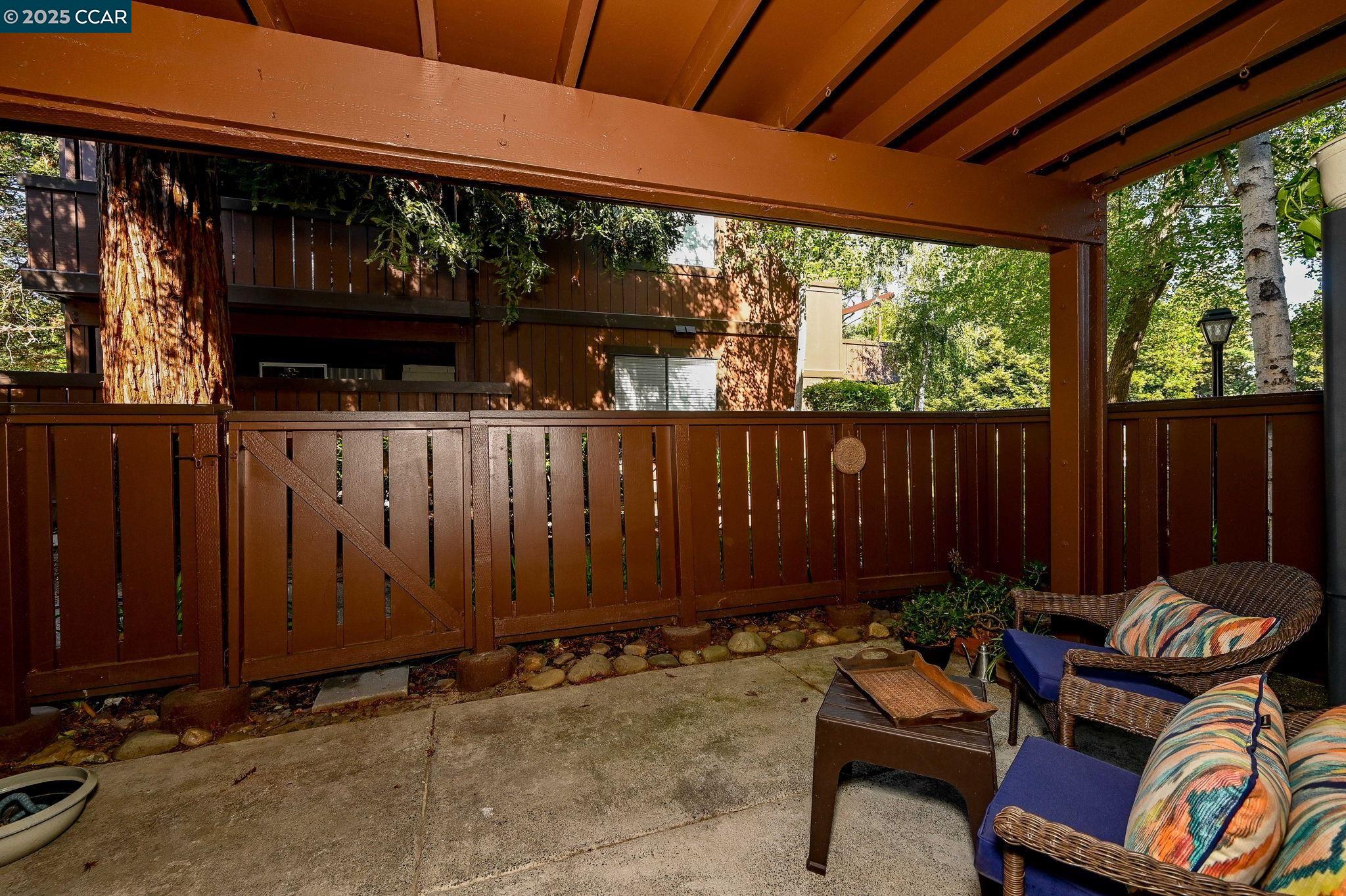 8112 Camelback Pl