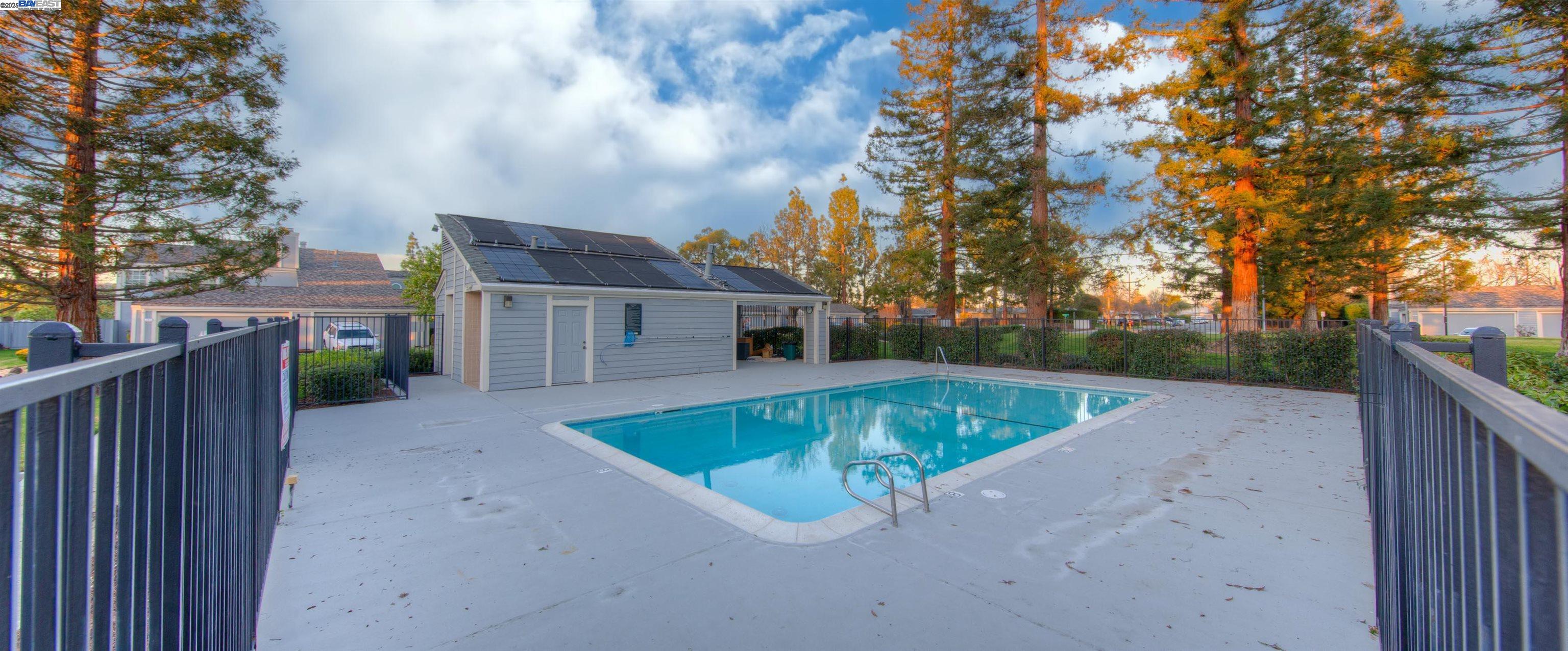 243 Northwood Commons