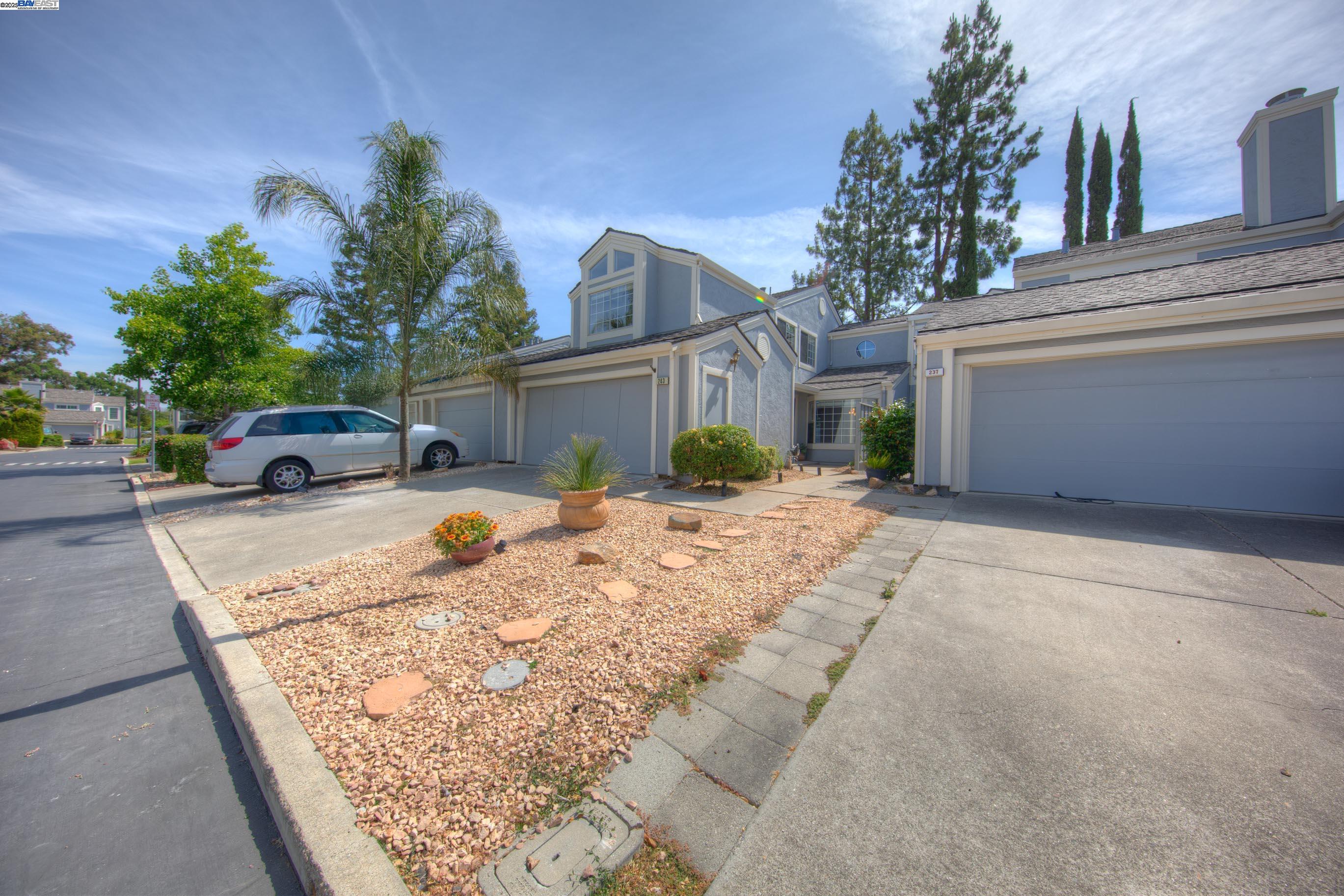 243 Northwood Commons