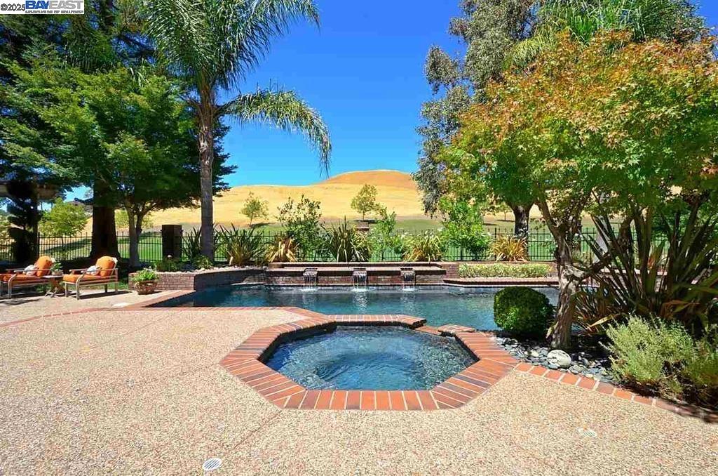 5045 Blackhawk Dr.