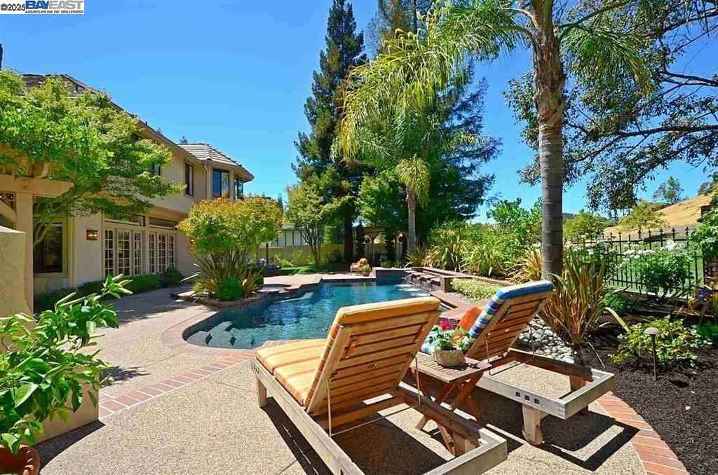 5045 Blackhawk Dr.