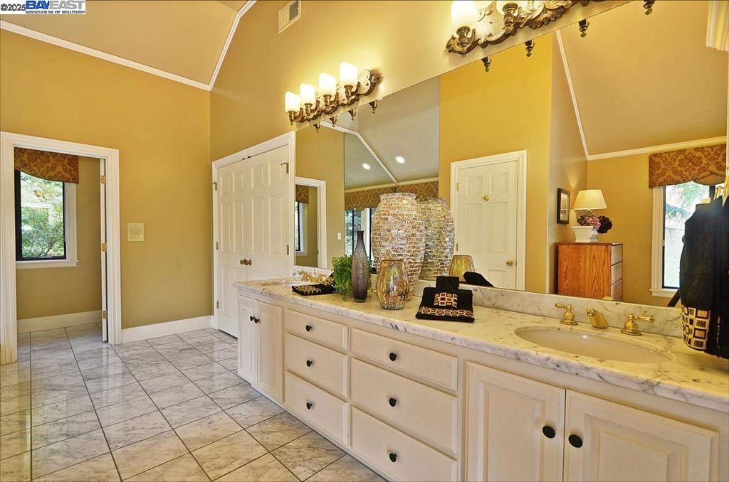 5045 Blackhawk Dr.