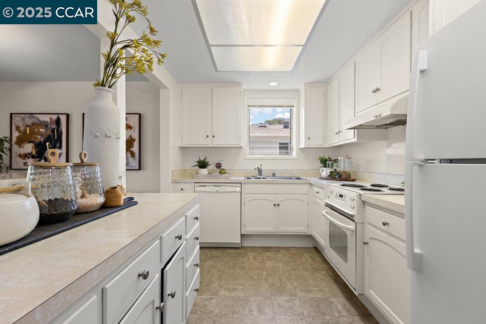 2200 Pine Knoll Dr # 11