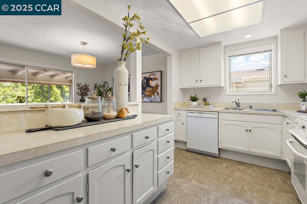 2200 Pine Knoll Dr # 11