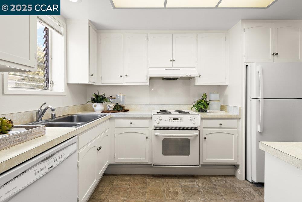 2200 Pine Knoll Dr # 11