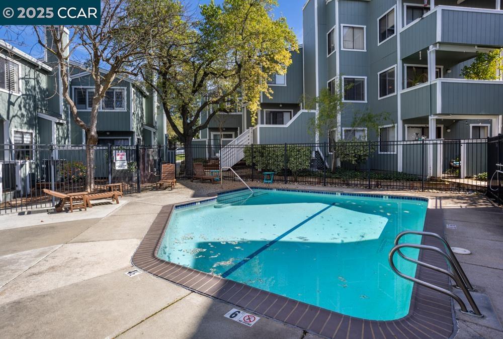1086 Maywood Ln