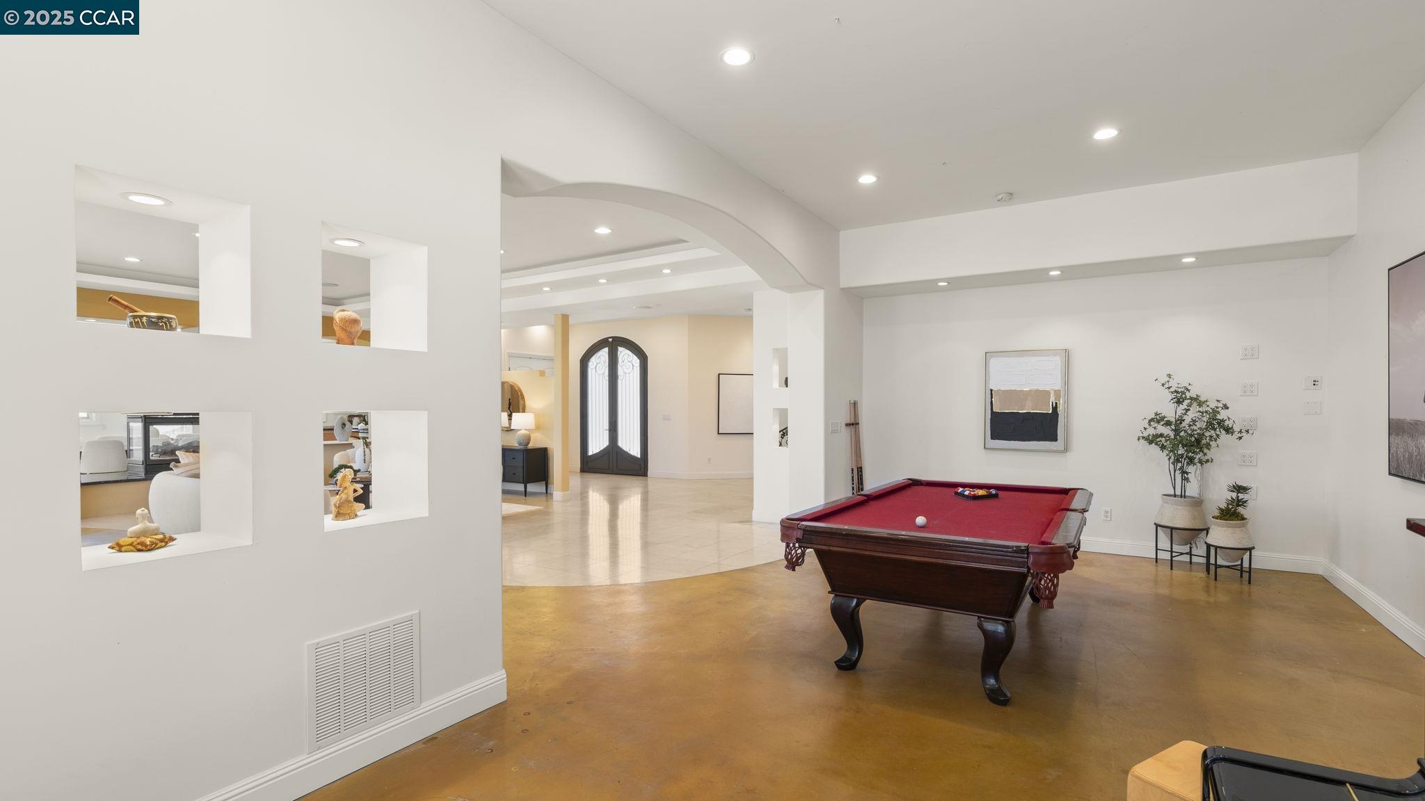 131 Montecito Crescent