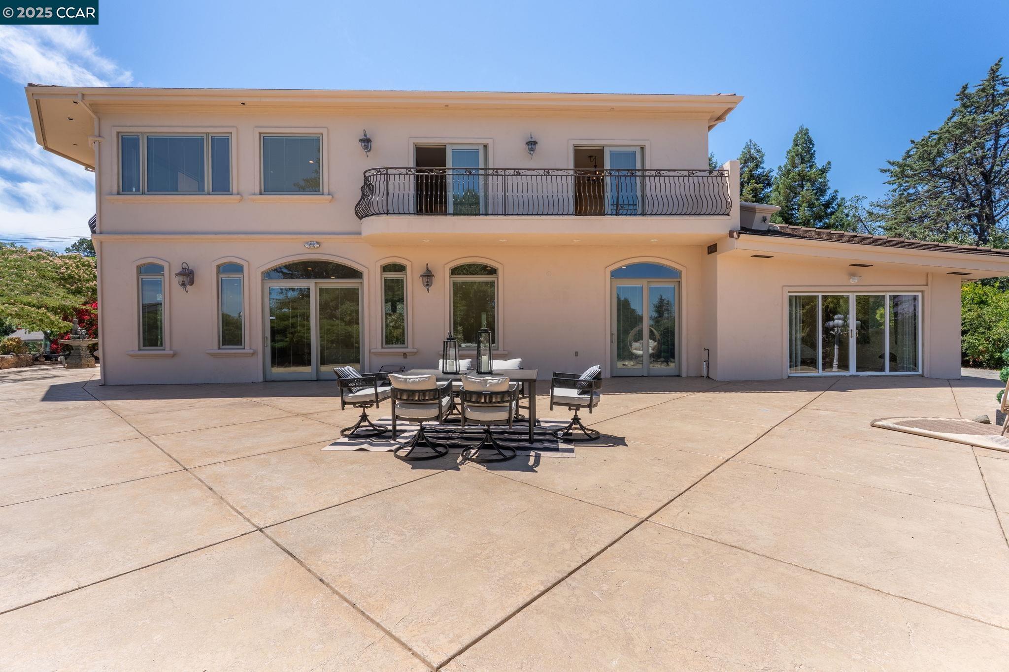 131 Montecito Crescent