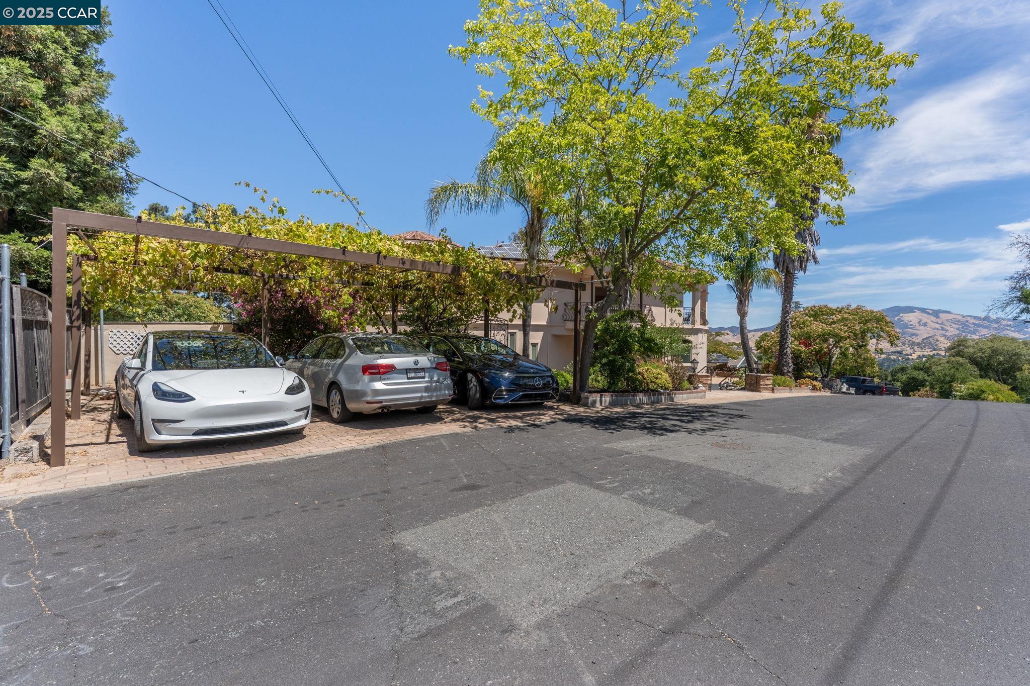 131 Montecito Crescent