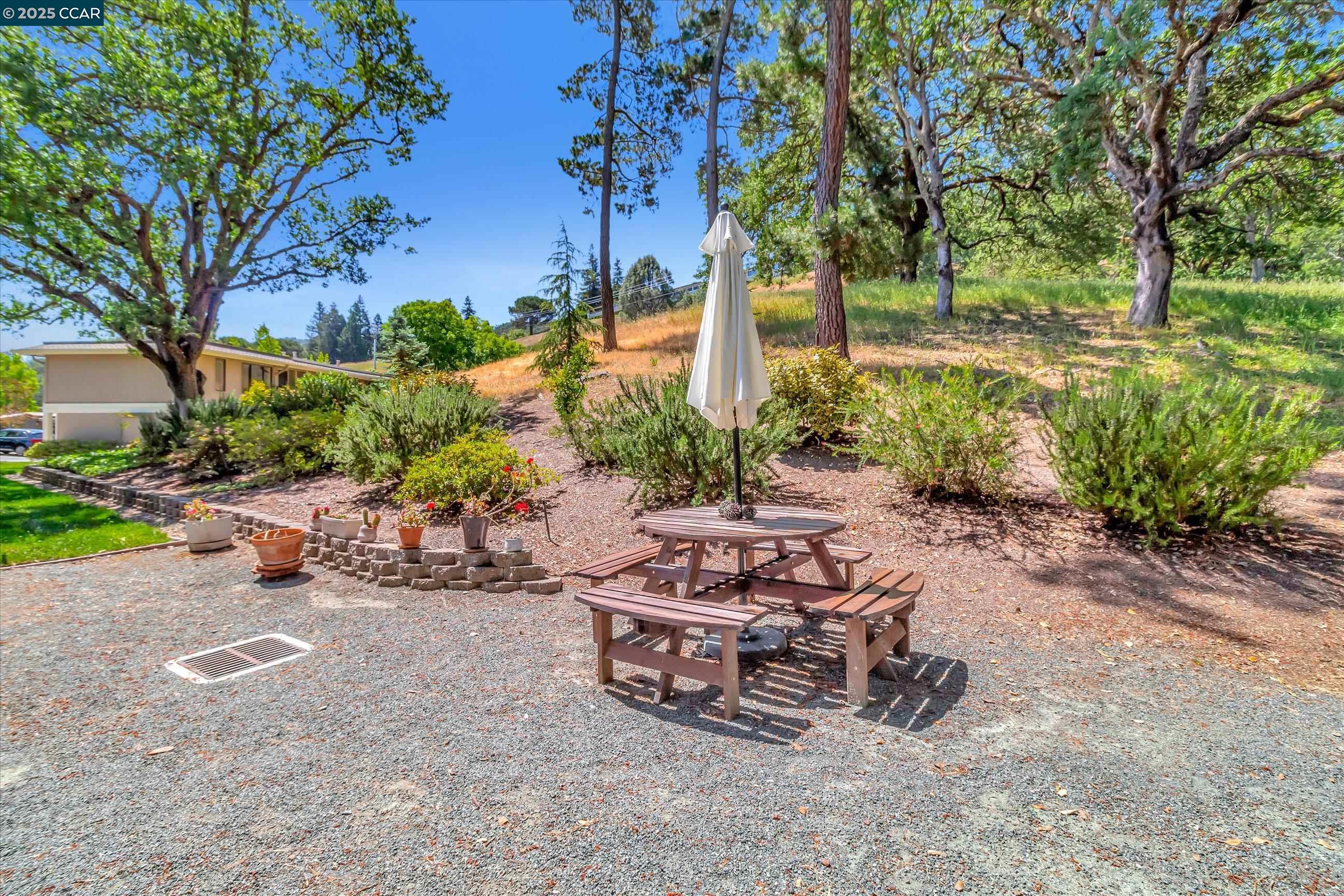 1332 Singingwood Ct # 6