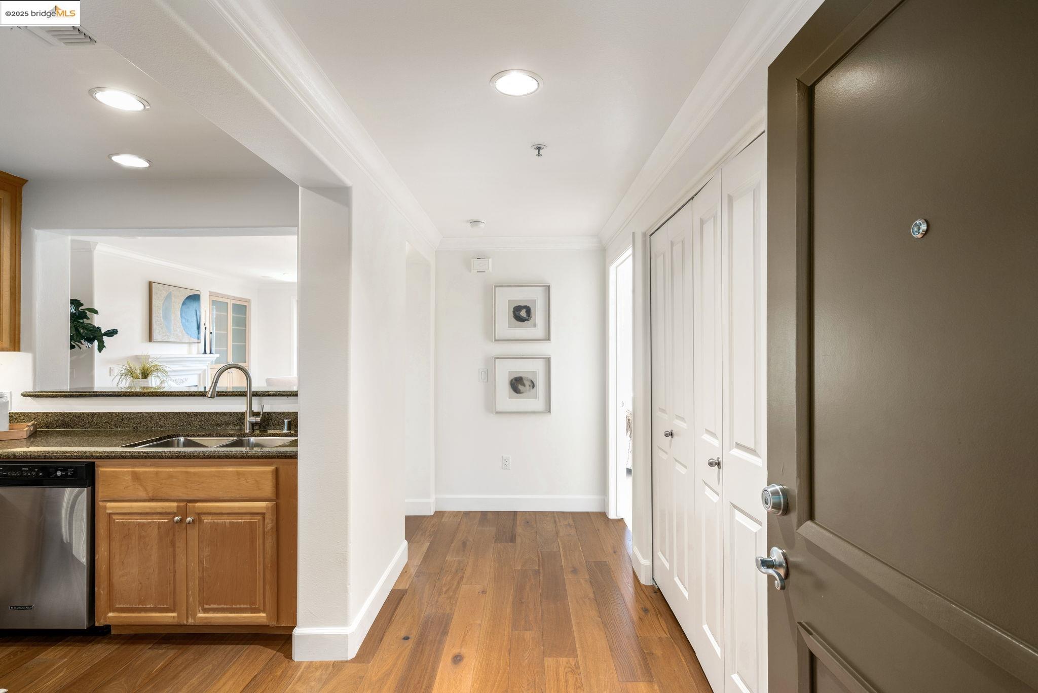 1800 Alma # 405