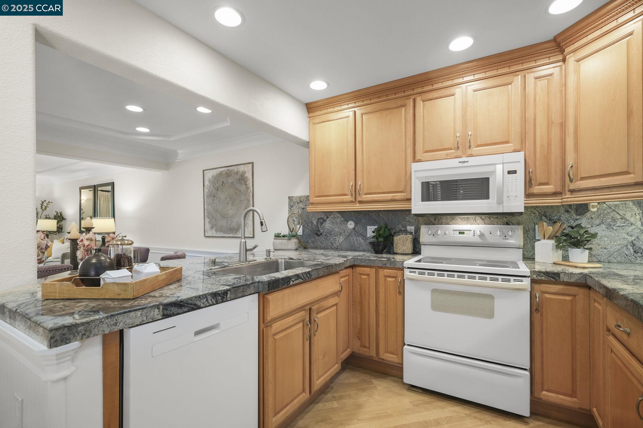 1425 Canyonwood Ct. #6