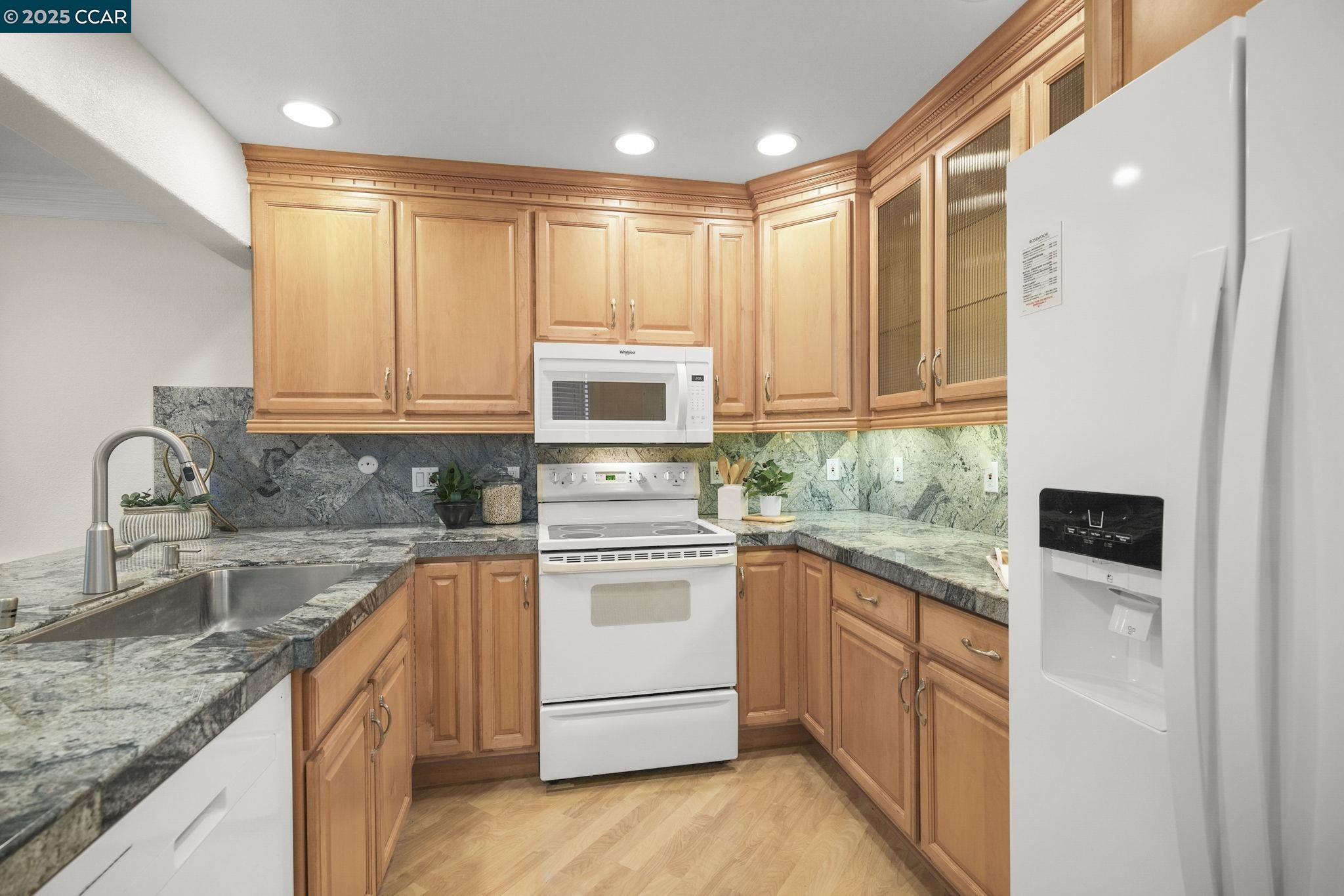 1425 Canyonwood Ct. #6