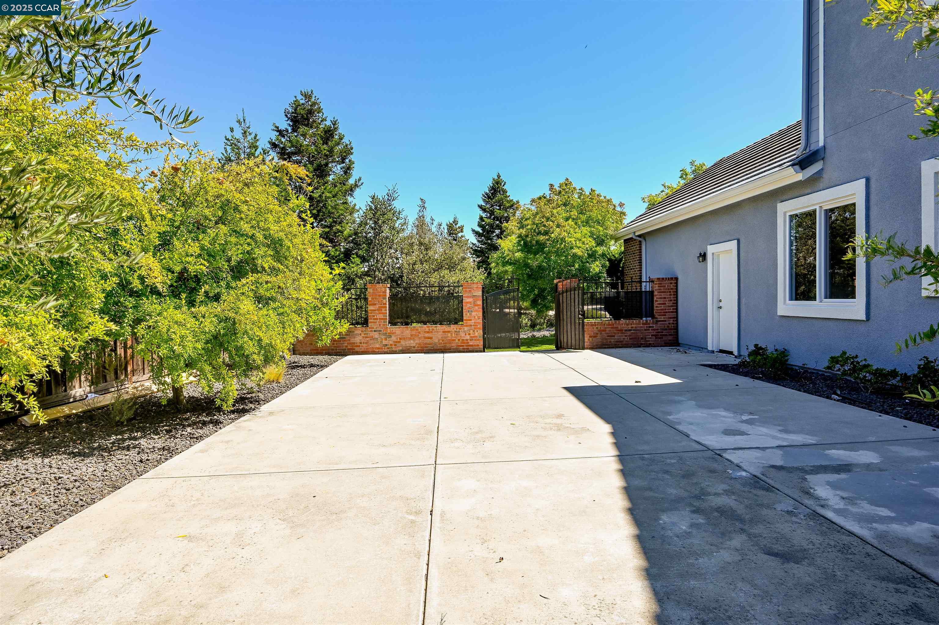 3388 Ashbourne Cir
