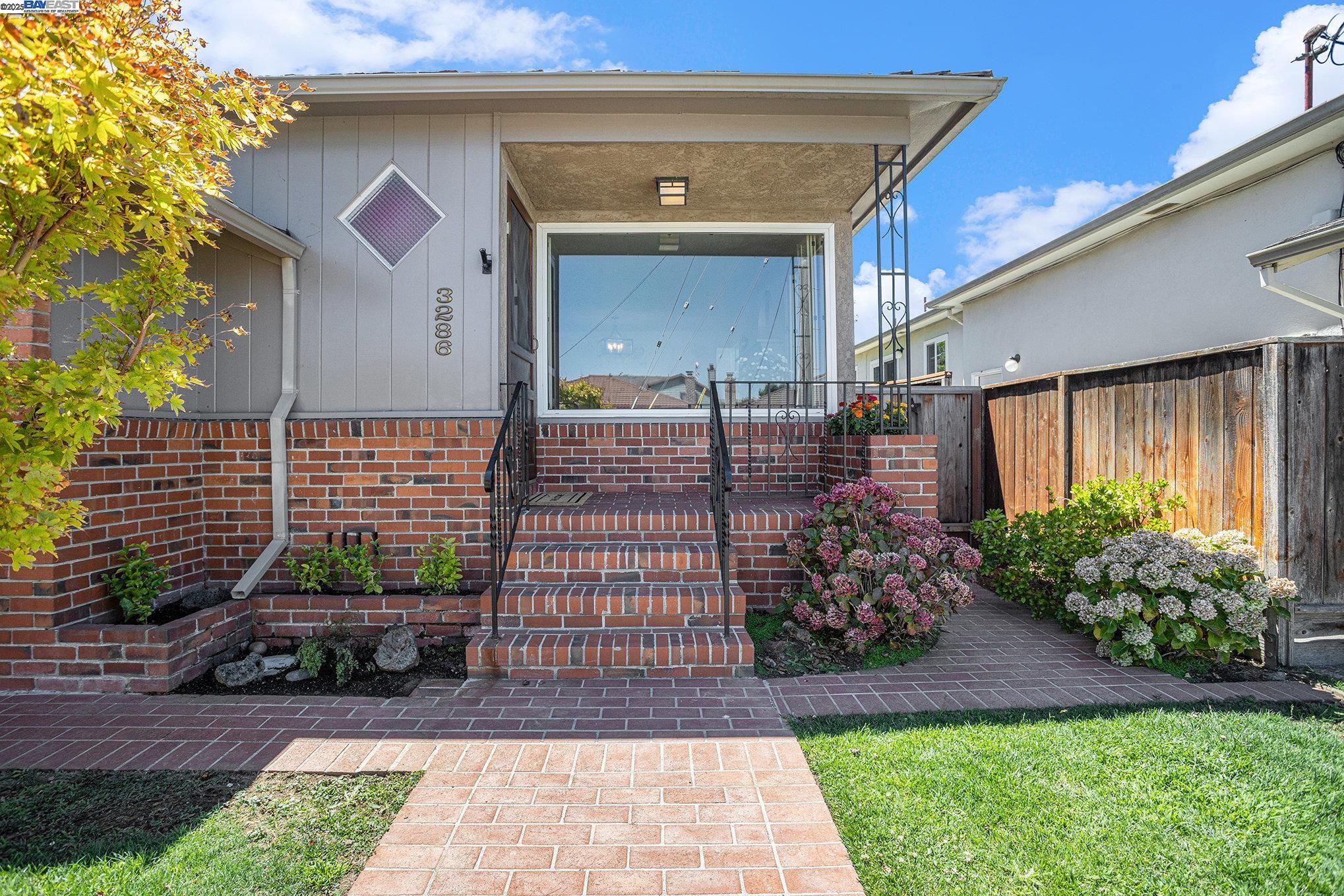 3286 San Jose