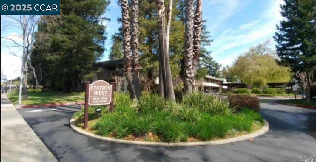 2742 Oak Rd # 200