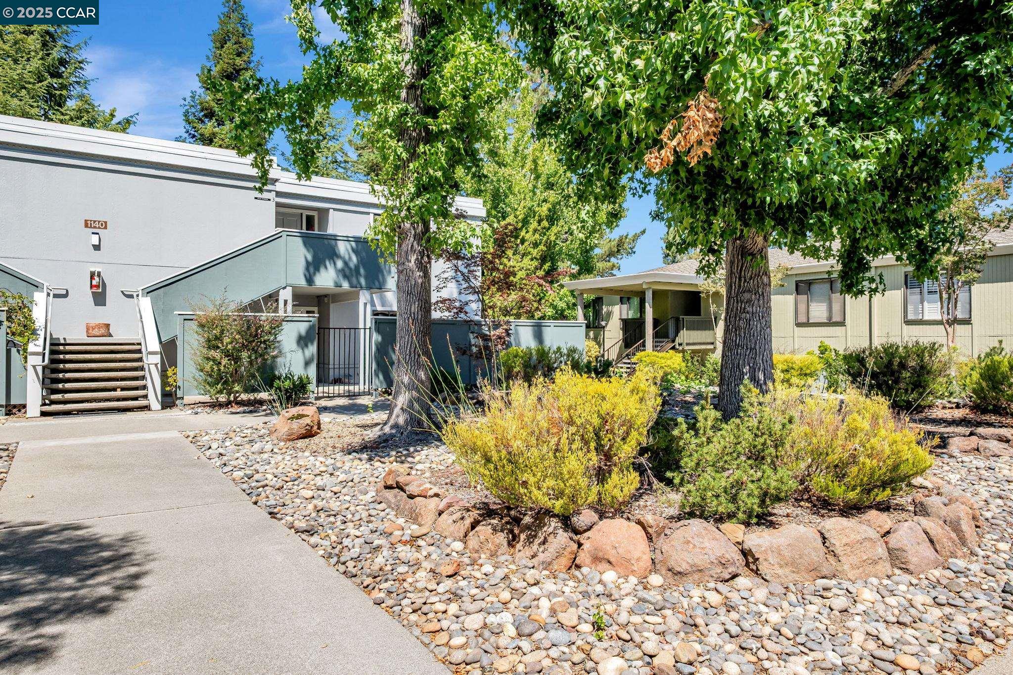 1140 Fairlawn Ct # 4