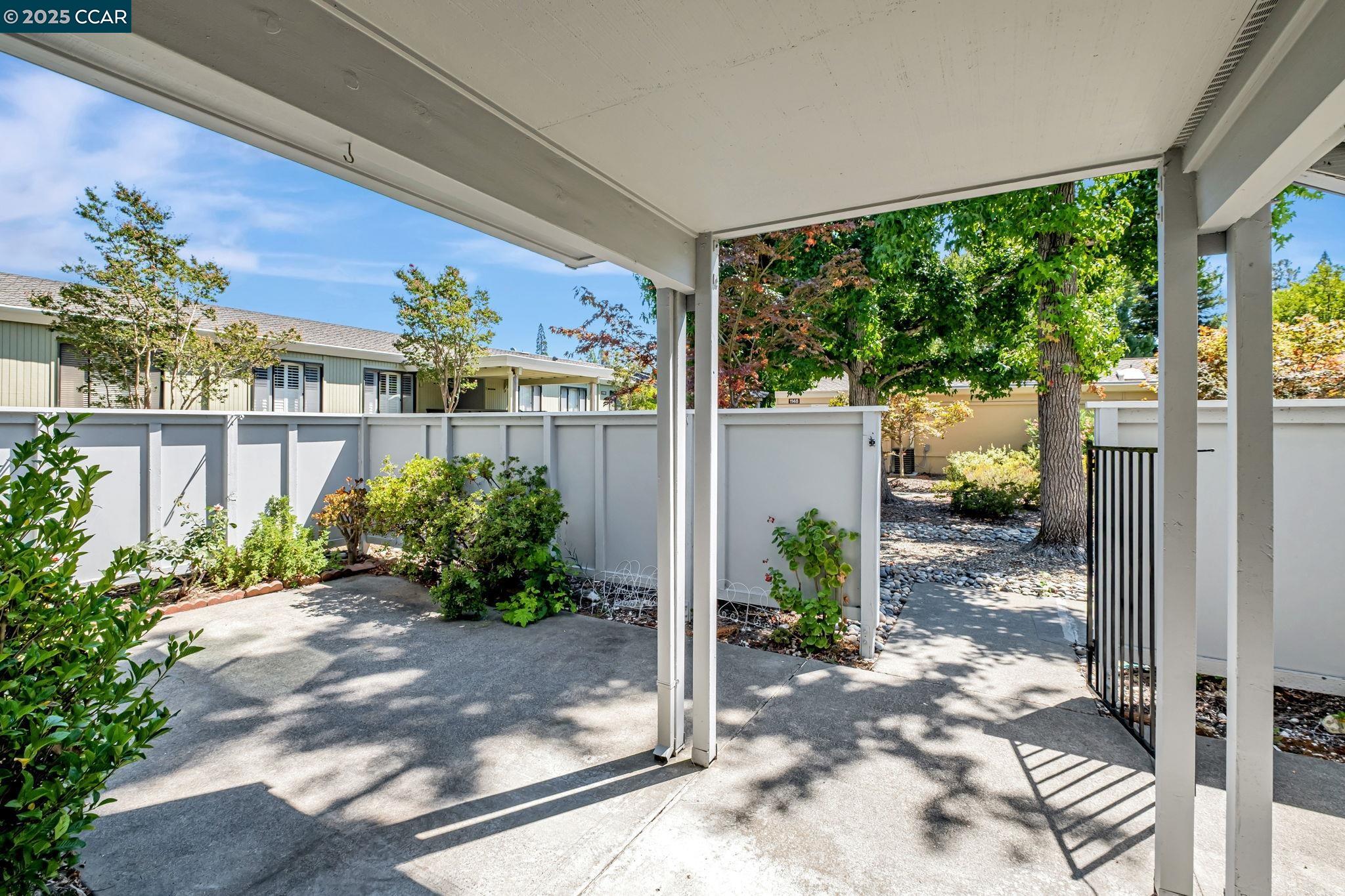 1140 Fairlawn Ct # 4