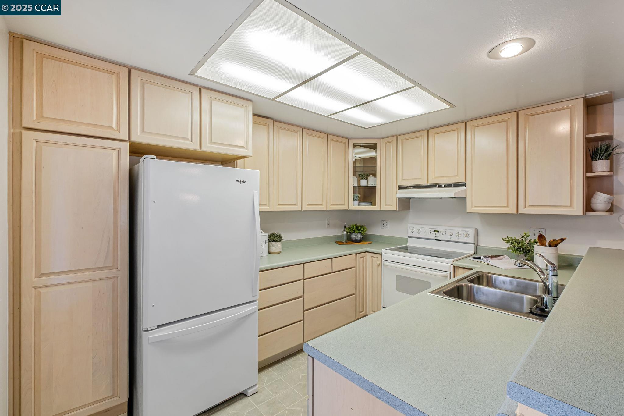 1140 Fairlawn Ct # 4