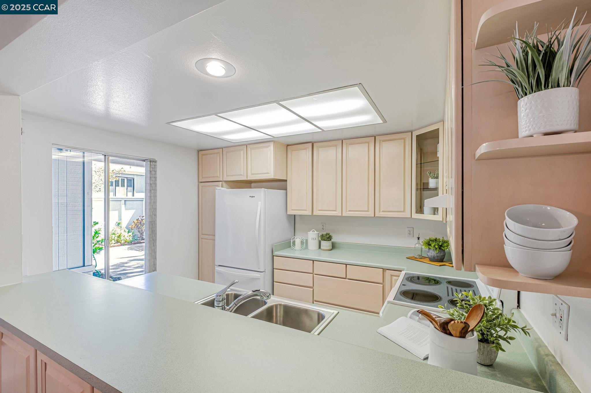 1140 Fairlawn Ct # 4