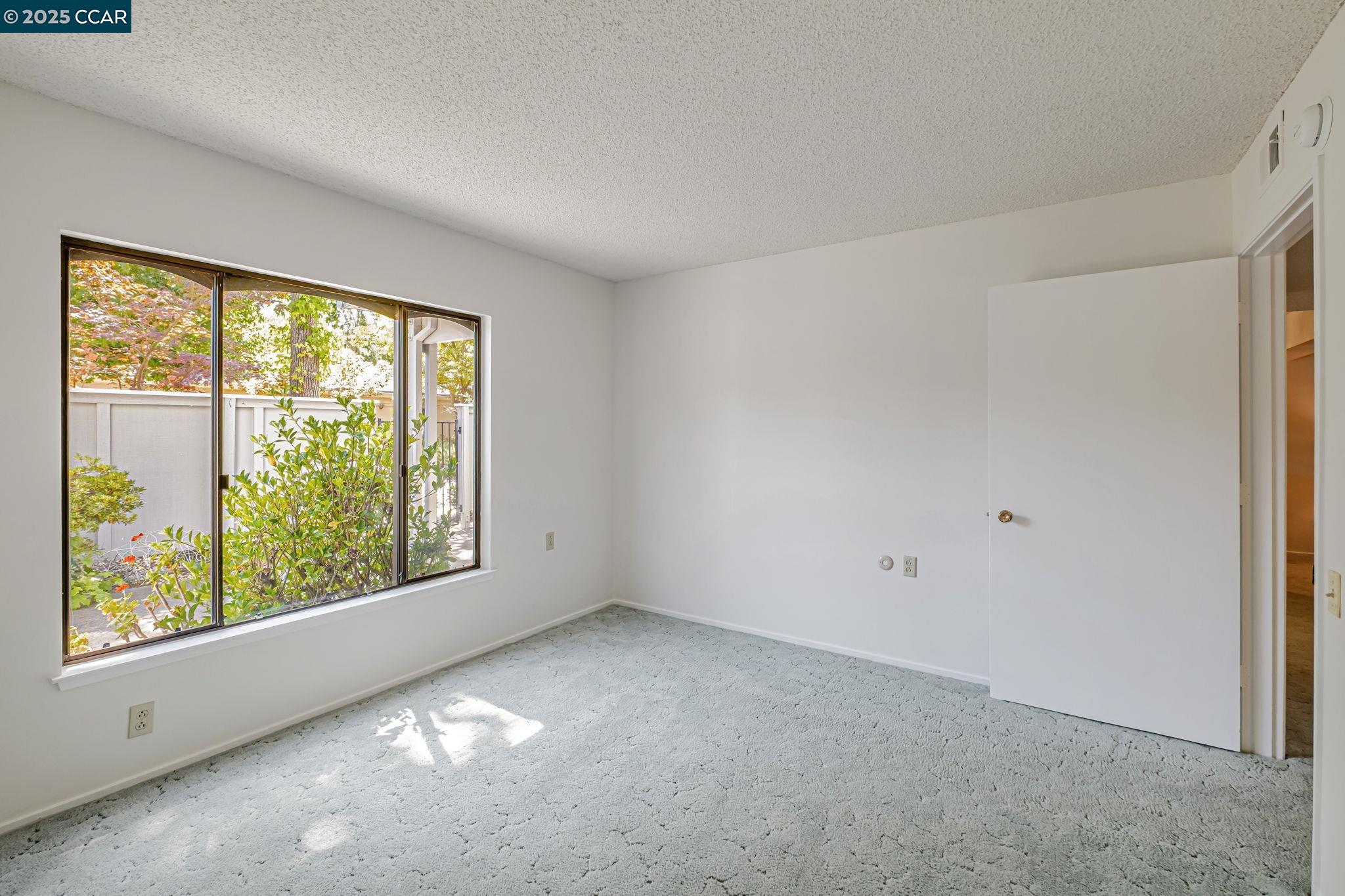 1140 Fairlawn Ct # 4