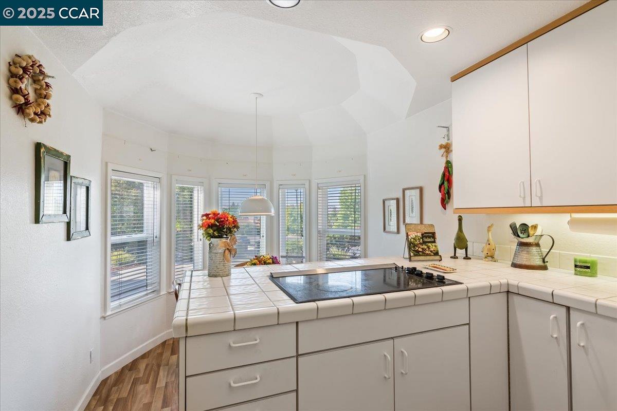 2323 Grosvenor Heights Ct