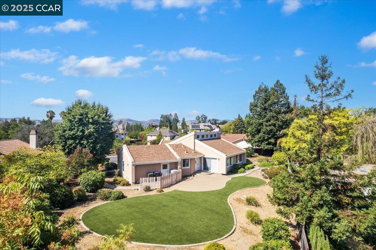 2323 Grosvenor Heights Ct