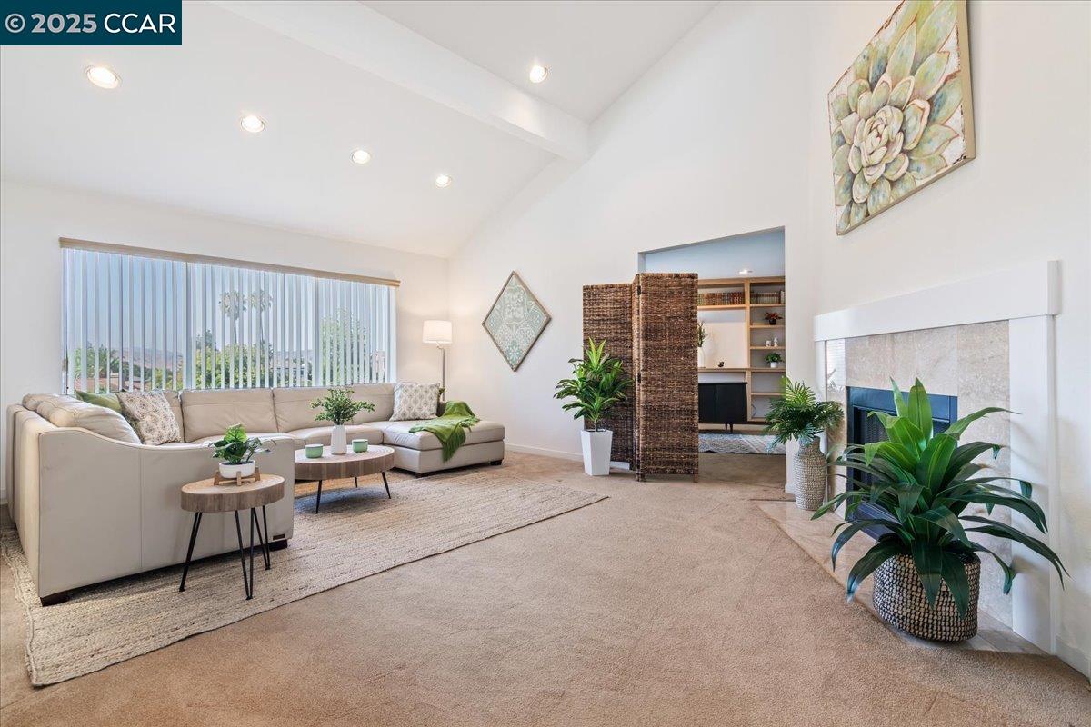 2323 Grosvenor Heights Ct