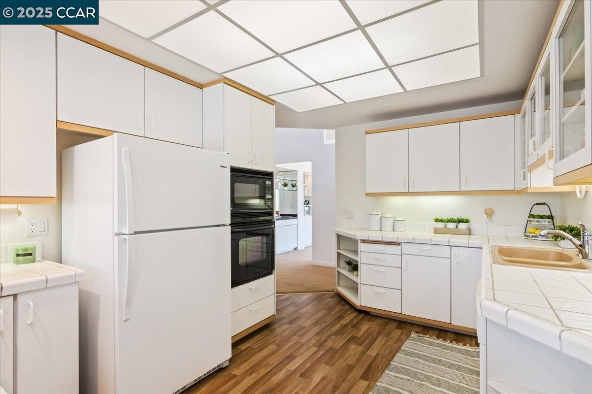 2323 Grosvenor Heights Ct