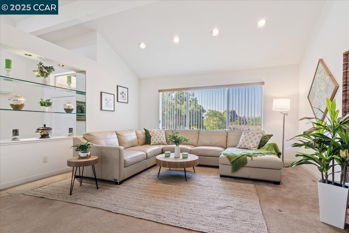 2323 Grosvenor Heights Ct