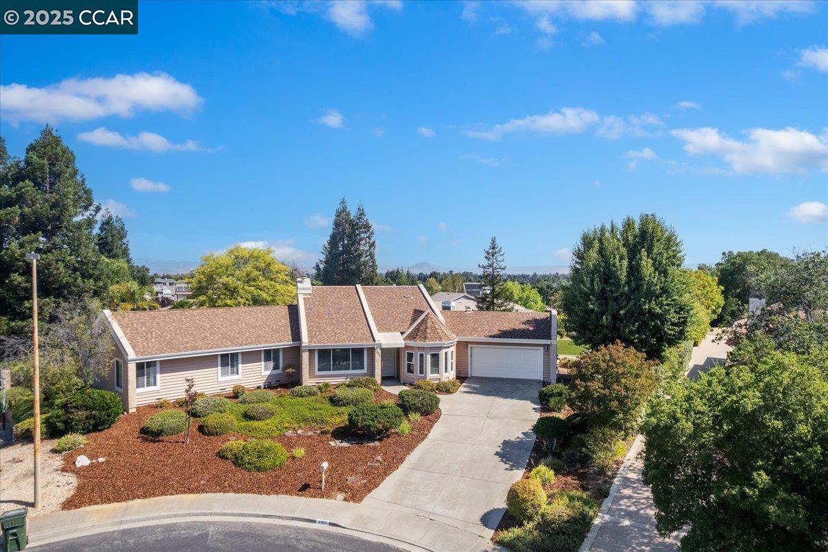 2323 Grosvenor Heights Ct