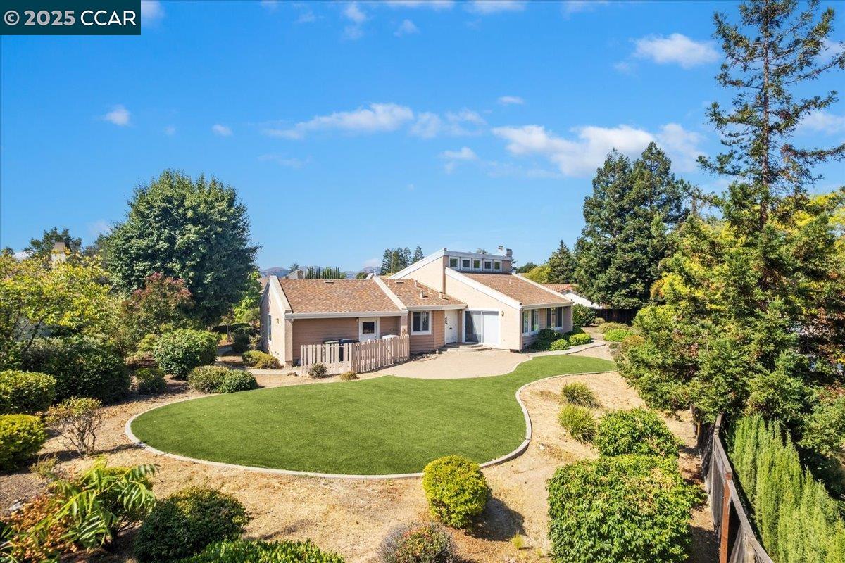 2323 Grosvenor Heights Ct