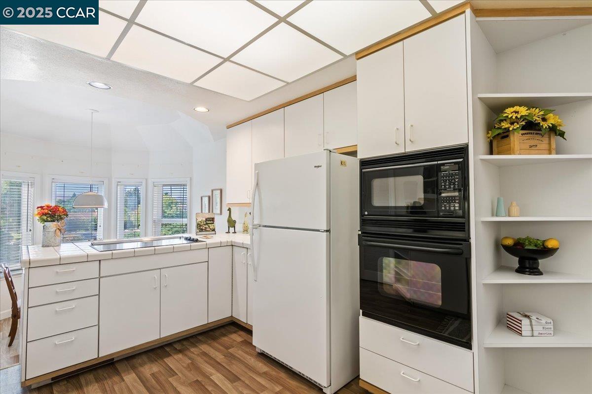 2323 Grosvenor Heights Ct