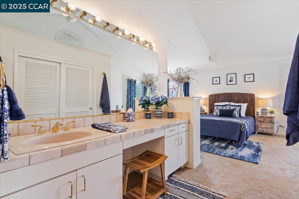2323 Grosvenor Heights Ct