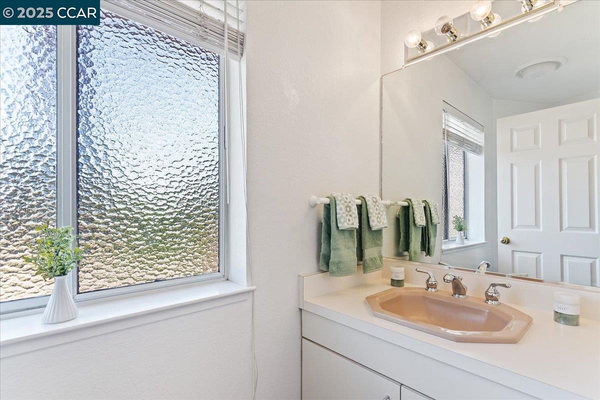 2323 Grosvenor Heights Ct